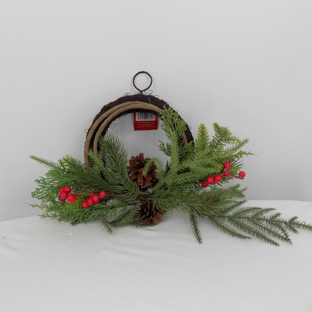 Ashland Christmas Wreath Pine Cedar Mix Red Berry Pincecone 8" Diameter New
